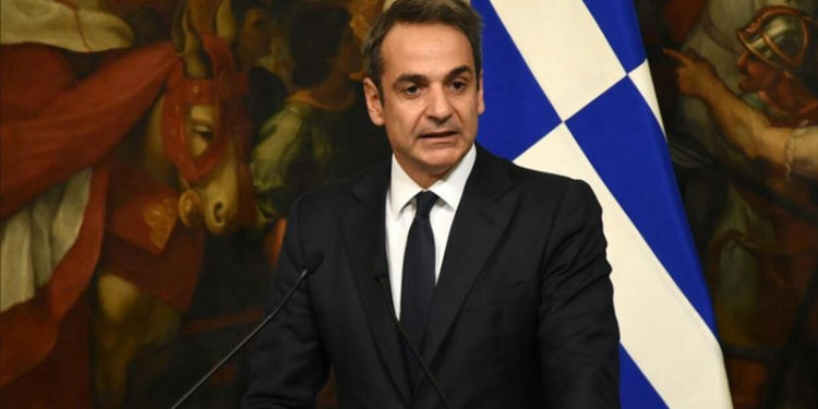 Yunanistan Başbakanı Miçotakis, yangınlarla mücadeledeki başarısızlık için halktan özür diledi