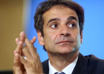 Yunanistan Başbakanı, yangınlarla mücadeledeki başarısızlık için halktan özür diledi