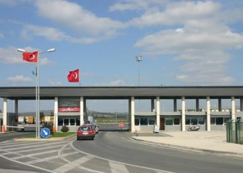 Yunanistan, T&uuml;rkiye&rsquo;ye sınır kapılarını a&ccedil;tı