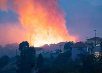 Yunanistan'da yangınlar nedeniyle Atina-Selanik karayolu trafiğe kapatıldı