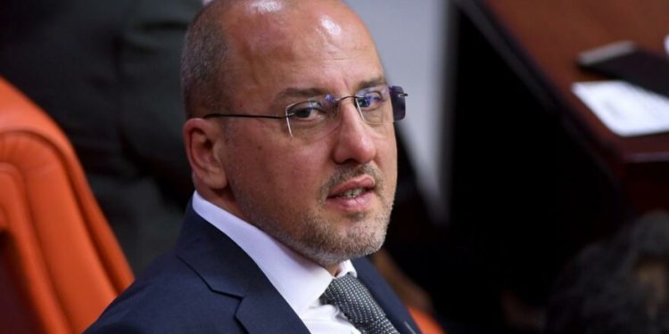 Ahmet Şık: 15 Temmuz öncesinde kimlere neden silah dağıtıldı?