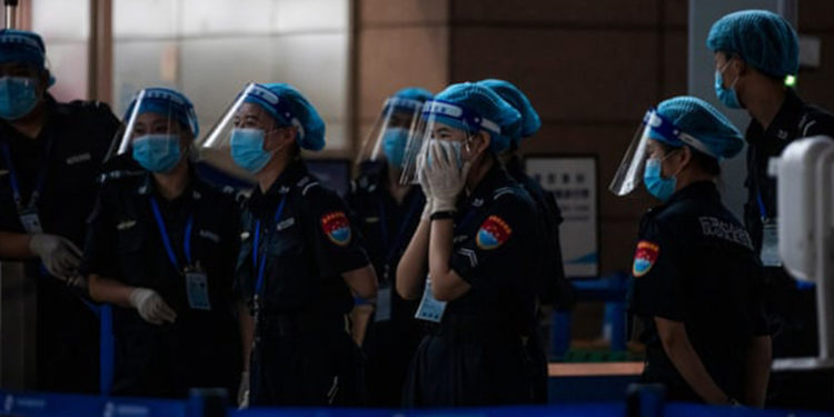 Çin, temmuz ayından bu yana ilk kez yerel olarak bulaşan yeni Covid-19 vakası olmadığını bildirdi