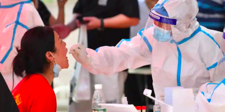 Çin'de 75 vaka kaydedildi; toplu test ve seyahat kısıtlamaları yeniden devreye girdi