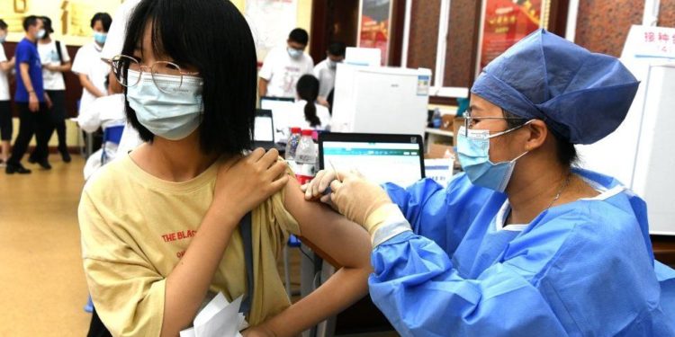 Çin'de Koronavirüs'e karşı aşılama kampanyasının yeni hedefinde okul öğrencileri var