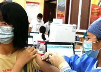 Çin'de vakaların artması sonrası aşı kampanyasında öğrencilere ağırlık veriliyor