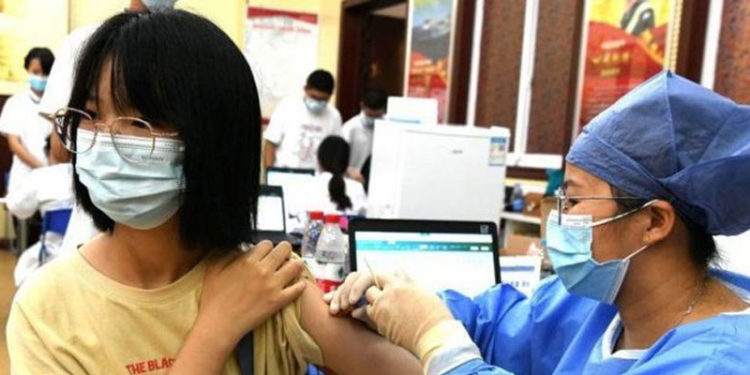 Çin'de vakaların artması sonrası aşı kampanyasında öğrencilere ağırlık veriliyor