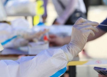 Çin'in Vuhan kentinde yeni koronavirüs vakaları nedeniyle herkese test yapılacak