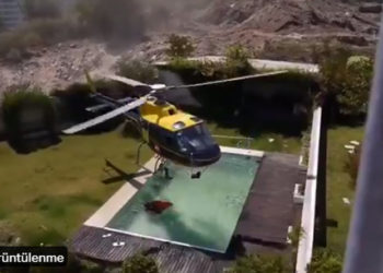 Çılgın helikopter pilotu, yüzme havuzundan su alıyor
