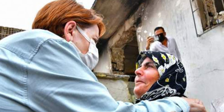 İYİ Parti Genel Başkanı Akşener, Manavgat'taki yangın bölgesini ziyaret etti: "Genel olarak ortak problem koordinasyon eksikliği"