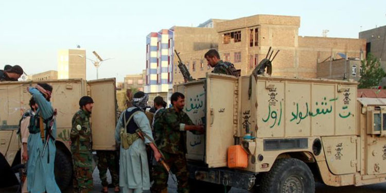 İki vilayet yönetim merkezi Taliban'ın eline geçti