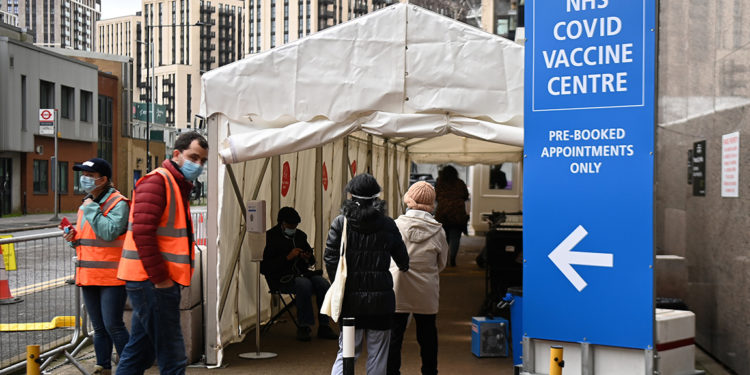 "İngiltere'de Covid vakaları bir önceki yılın aynı dönemine göre 26 kat fazla"