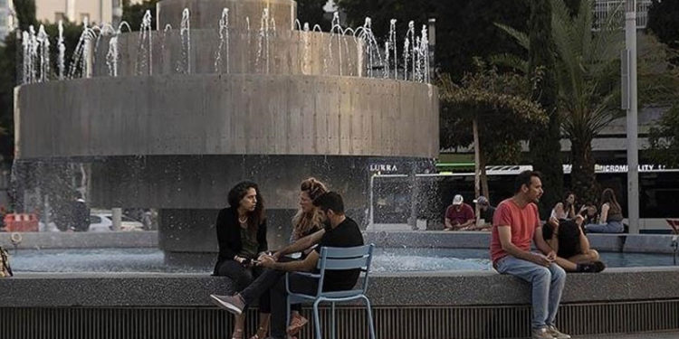 İsrail'de Kovid-19 salgınında günlük vakalar yüksek seyrediyor