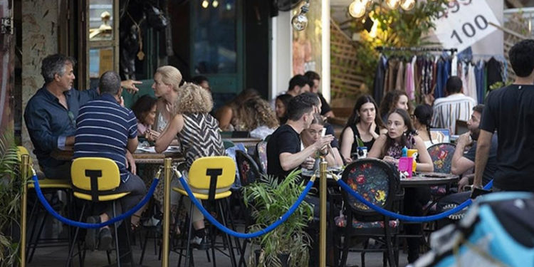 İsrail'de Kovid-19 salgınında son 6 ayın en yüksek günlük vaka sayısı kaydedildi