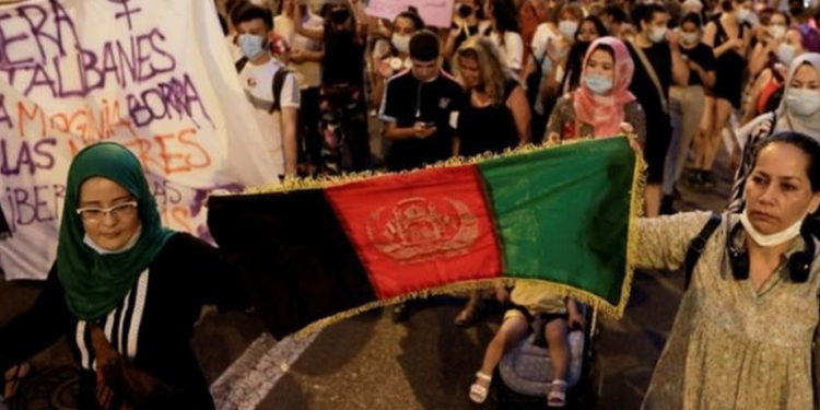 İtalya'da belediye başkanlarından çağrı: Afgan sığınmacılara kapılarımızı açalım