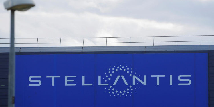 İtalyan otomobil grubu Stellantis çip krizi nedeniyle üretime 1 hafta ara veriyor