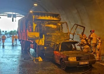 İzmir’de tünel girişinde feci kaza: 4 ölü, 2 yaralı