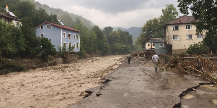 İçişleri Bakanlığı’ndan sel uyarısı: Risk devam ediyor, güvenli bölgeleri terk etmeyin