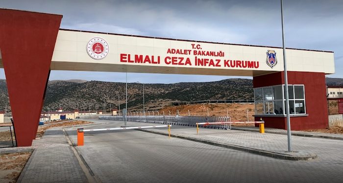 İşkence iddiaları ayyuka çıkan Elmalı Cezaevi Müdürü: ‘Burada böyle, istediğiniz yere şikâyet edin’