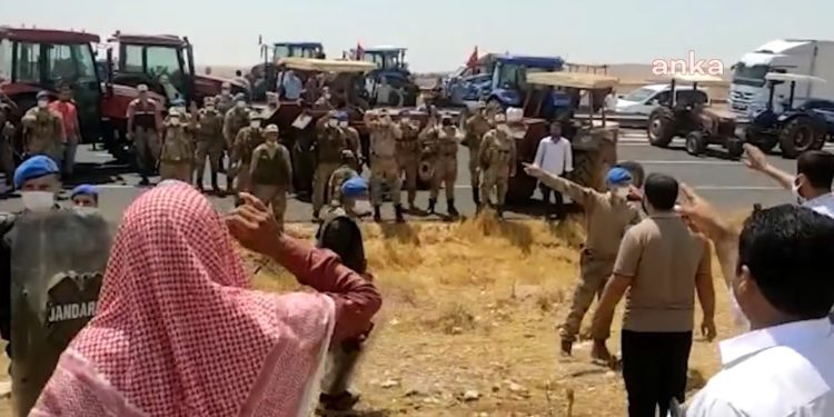 Şanlıurfa’da yol kesip ‘AK Parti istifa’ sloganı atan çiftçiler gözaltına alındı
