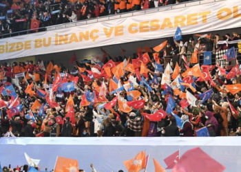 ‘Hizmet götürmek için’ liste topladılar, Cizre’deki HDP’lileri AKP’ye üye yaptılar