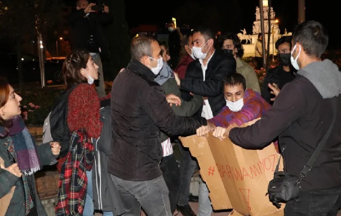 ‘Barınamıyoruz’ diyen öğrenciler gözaltına alındı