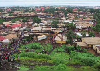 Gine’de çöp yığını çöktü: en az 8 ölü