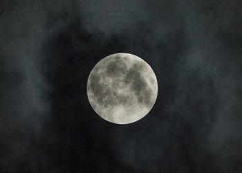 NASA, Ay’ın güney kutbundaki bir kratere su bulmak için robot gönderecek