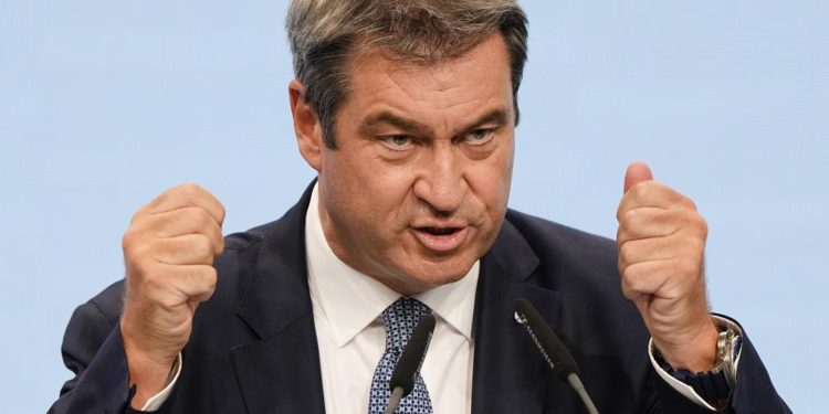 Markus Söder kendisini Almanya Şansölyesi Merkel’in en iyi halefi olarak görüyor