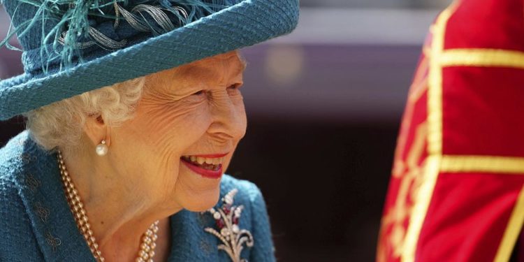 İngiltere Kraliçesi II. Elizabeth’in cenaze planının ayrıntılarını basına sızdıran kaynak aranıyor