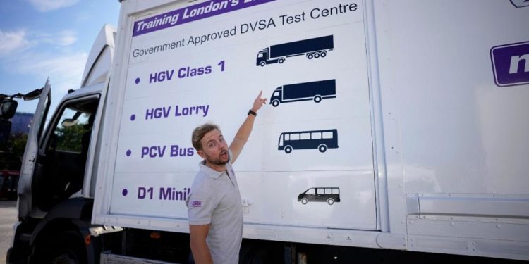 İngiltere’de tır şoförleri ne kadar kazanıyor? Ağır vasıta sürücüsü olabilmek için ne gerekiyor?