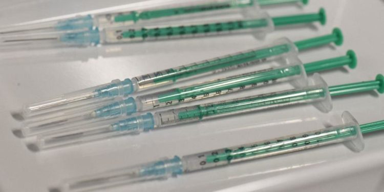 EMA, AstraZeneca’nın Covid-19 aşısının ‘nadir yan etkisine’ Guillain-Barre Sendromu’nu ekledi