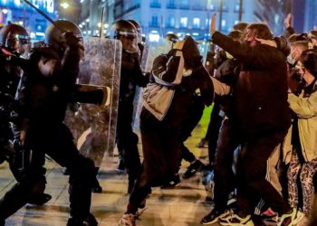 Uluslararası Af Örgütü: Polis coplarının kötüye kullanımı yasaklanmalı