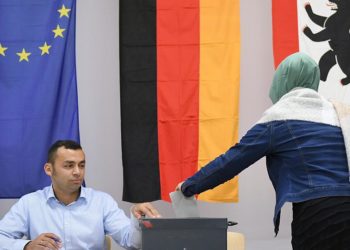 Almanya’da başörtüsü nedeniyle bazı kadınların oy kullanmalarına izin verilmedi