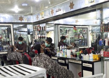Sakal kesmenin yasaklandığı Afganistan’da berber olmak