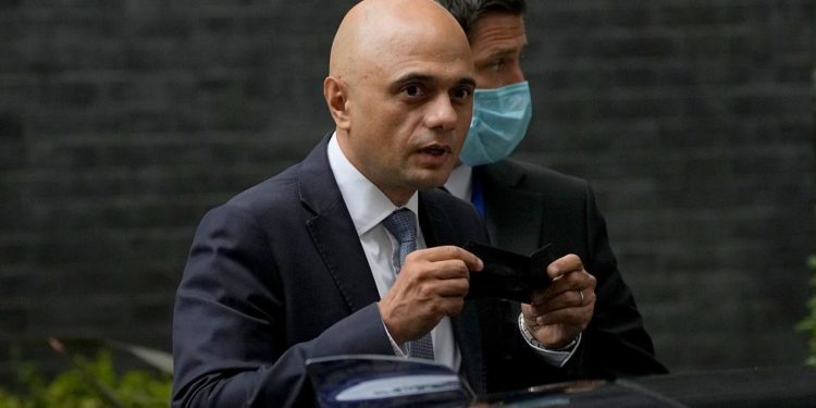 İngiltere: Kış ayları öncesinde aşı pasaportu uygulaması kalkacak