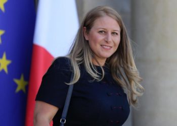 Başörtüsü takan öğrenciye ’11 Eylül’ diyen gazeteciye Fransız bakandan tepki: Haksız ve üzücü ima