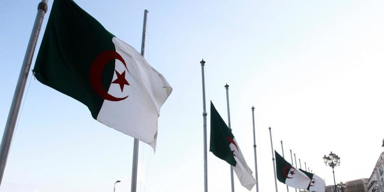 Cezayir, Fas uçaklarına hava sahasını kapattı