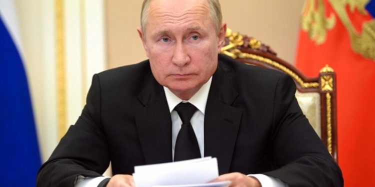 Rusya Devlet Başkanı Vladimir Putin, Covid-19 nedeniyle kendini izolasyona aldı