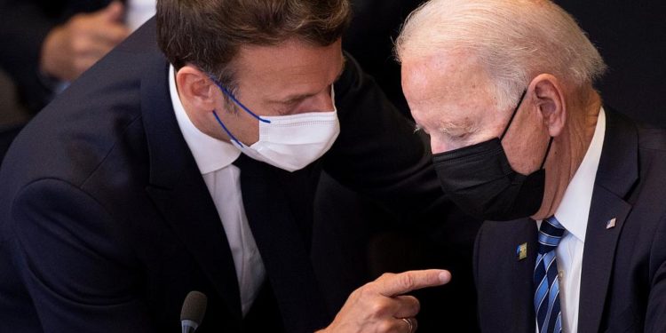 Macron ve Biden’ın görüşmesi sonrası Fransa’nın Washington Büyükelçisi görevine dönüyor