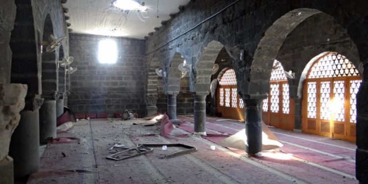 Suriye ordusu Dera el-Beled mahallesine yönelik saldırılarına yeniden başladı