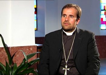 İspanyol piskopos, erotik roman yazarıyla yaşadığı aşk için Kilise’den ayrıldı