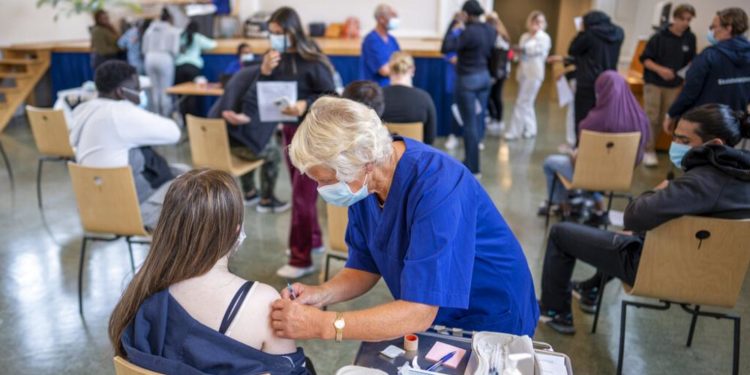 Norveç Covid-19 önlemlerini tamamen kaldırdı