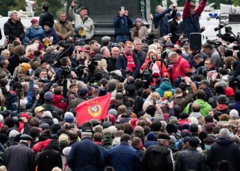 ‘Hırsız Putin’: Rusya’da Komünist Parti Duma seçim sonucunu protesto etti