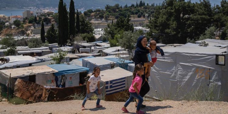 Yunanistan’da cezaevine benzetilen mülteci kampı açılıyor, STK’lar tepkili