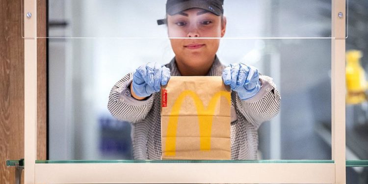 İngiltere’de Brexit sonrası ‘kamyon şoförü’ sorunu: McDonalds’ta şişelenmiş içecek kalmadı