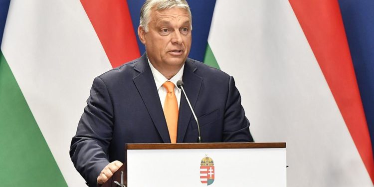 Macaristan Başbakanı Orban’dan seçim hazırlığı: Vergi iadesi ve asgari ücrete zam