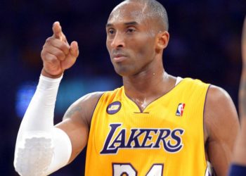 Kobe Bryant’ın tasarladığı saat ve imzalı ayakkabısı 10 milyon dolara açık artırmaya çıkacak