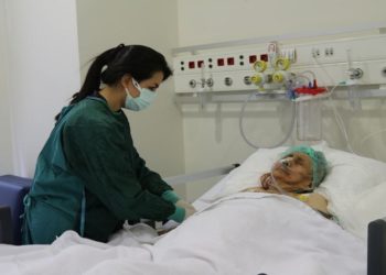 116 yaşında koronavirüsü yenen Ayşe Karatay'ın oğlu herkesi aşı olmaya davet etti