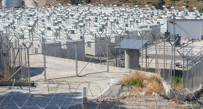 Elektronik çiple girilen ‘kapalı’ mülteci kampı Sisam adasında açıldı