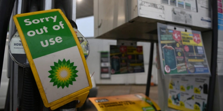 İngiltere'de akaryakıt sorunu için 'ordunun devreye girmesi' gündemde, çiftçiler de 'Noel için hindi kalmayacak' uyarısı yapıyor